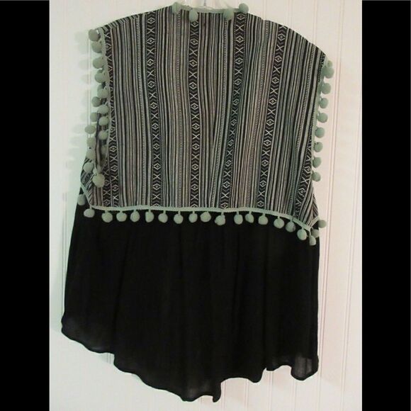 Treska vest with pompon trim OSFM - Picture 2 of 5